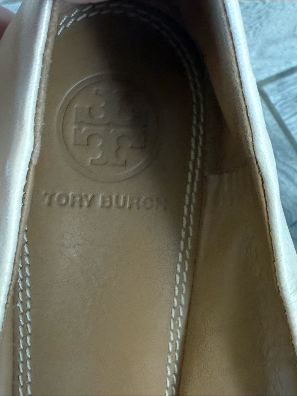 Tory Burch Reva Leather Slip-On Ballet Flats Beige/Gold Logo Cap Toe Women's 8M - Picture 9 of 11